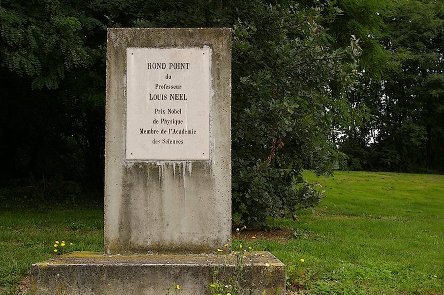 Le rond point Louis Neel: Le Rond Point Louis Neel 000